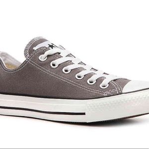 Gray converse chuck Taylor’s 7.5